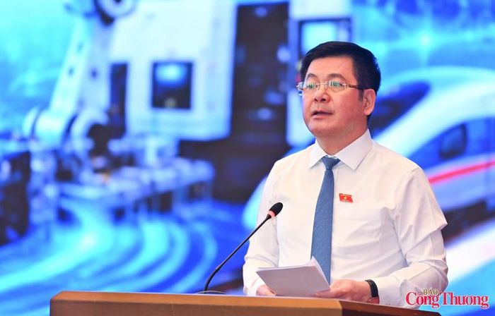 Phó Chủ tịch Quốc hội Nguyễn Hồng Diên đề nghị, sớm xây dựng và ban hành Chiến lược quốc gia về phát triển công nghiệp vật liệu, Chiến lược quốc gia về phát triển công nghiệp cơ khí, chế tạo trong giai đoạn mới, bảo đảm gắn kết chặt chẽ với các mục tiêu công nghiệp hóa, hiện đại hóa đất nước, chuyển đổi số, chuyển đổi xanh, phát triển khoa học công nghệ đổi mới sáng tạo, phát triển các ngành công nghệ chiến lược và nâng cao tính tự chủ của nền kinh tế.