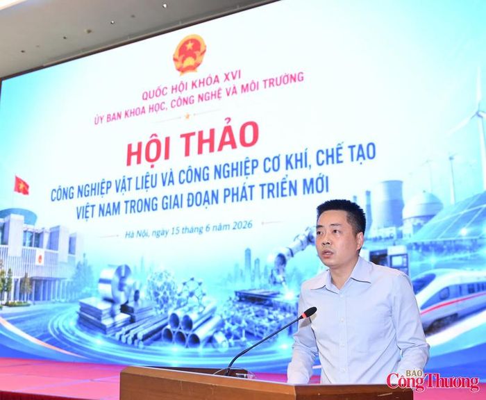 Đồng chí Phạm Tuấn Hải, Phó Giám đốc Sở Công Thương thành phố Hải Phòng phát biểu về chủ đề "Khôi phục và phát triển ngành công nghiệp đóng tàu Hải Phòng - Động lực phát triển ngành cơ khí, chế tạo và công nghiệp hỗ trợ giai đoạn mới".