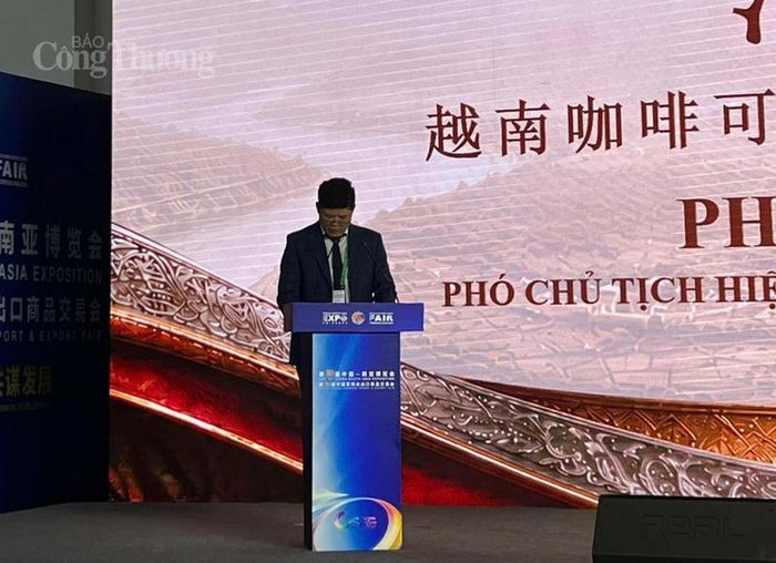 Ông Phạm Thắng - Phó Chủ tịch Hiệp hội Cà phê - Ca cao Việt Nam chia sẻ tại Hội nghị. Ảnh: Cục XTTM 