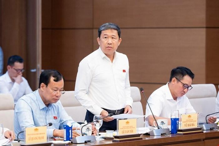 Phó Chủ nhiệm Thường trực Ủy ban Quốc phòng, An ninh và Đối ngoại Vũ Hải Hà phát biểu tại cuộc làm việc. Ảnh:Quochoi.vn