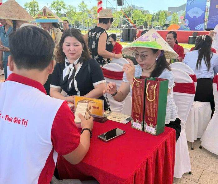 Kết nối giao thương trực tiếp giữa doanh nghiệp với doanh nghiệp, doanh nghiệp với nhà phân phối. Ảnh: Nguyễn Tuấn