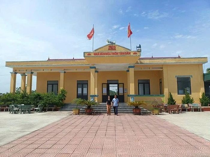 Nhà văn hóa thôn Tân Dân được xây dựng khang trang.