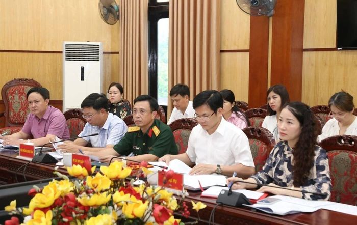 Các đại biểu dự phiên họp.
