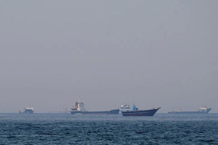 Các tàu thuyền ở eo biển Hormuz, Musandam, Oman, ngày 8/5/ 2026. Ảnh: Reuters