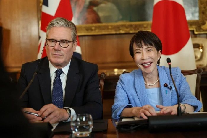 Thủ tướng Anh Keir Starmer gặp gỡ Thủ tướng Nhật Bản Sanae Takaichi tại Phố Downing ở London ngày 14/6/2026. Ảnh: The Japan News