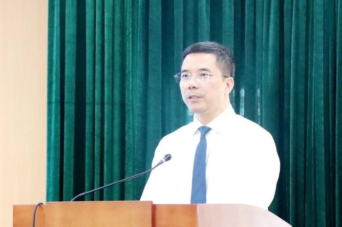 Đồng chí Nguyễn Hồng Phong, Ủy viên dự khuyết Trung ương Đảng, Phó Bí thư Thường trực Tỉnh ủy, Chủ tịch HĐND tỉnh phát biểu tại buổi gặp mặt.