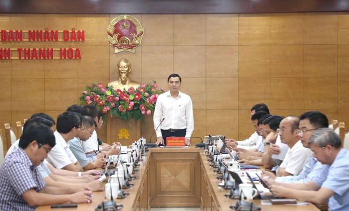 Đồng chí Nguyễn Hoài Anh, Ủy viên Trung ương Đảng, Phó Bí thư Tỉnh ủy, Chủ tịch UBND tỉnh phát biểu chỉ đạo tại hội nghị.