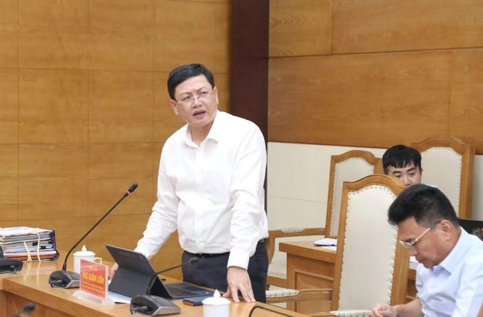 Đồng chí Mai Xuân Liêm, Ủy viên Ban Thường vụ Tỉnh ủy, Phó Chủ tịch Thường trực UBND tỉnh phát biểu tại hội nghị.