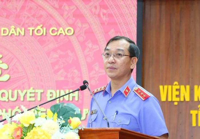 Phó Viện trưởng VKSND tối cao Hồ Đức Anh phát biểu giao nhiệm vụ.