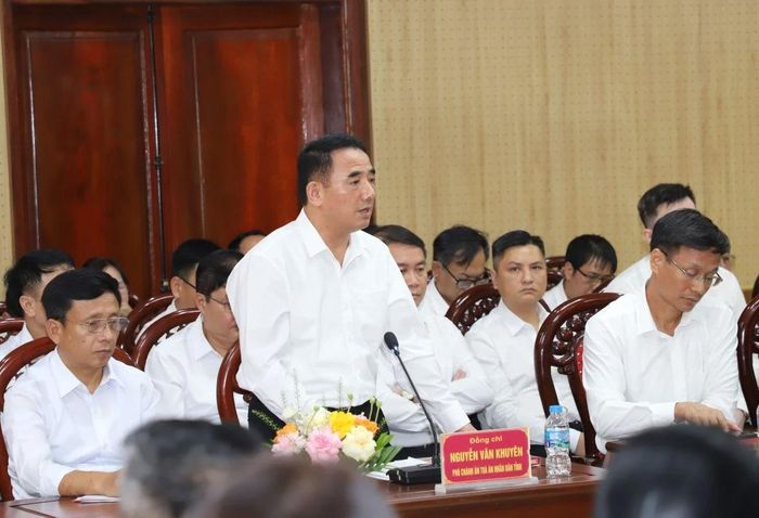 Lãnh đạo Tòa án Nhân dân tỉnh Thanh Hóa phát biểu tại buổi làm việc.