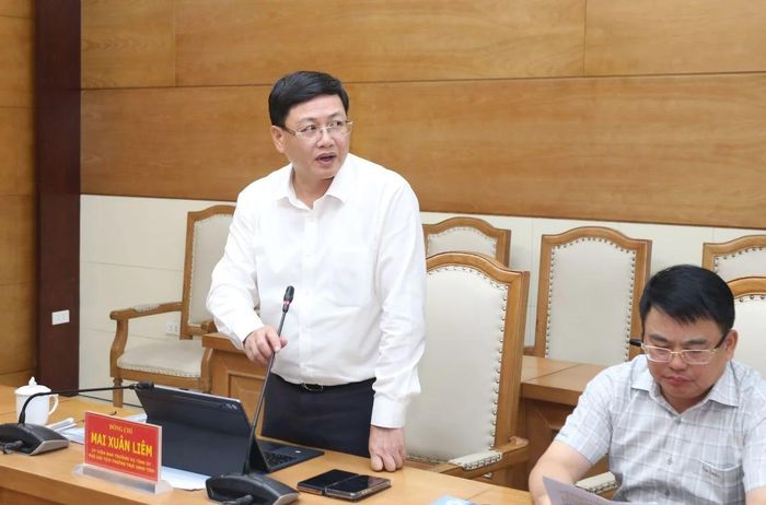 Đồng chí Mai Xuân Liêm, Ủy viên Ban Thường vụ Tỉnh ủy, Phó Chủ tịch Thường trực UBND tỉnh phát biểu tại hội nghị.
