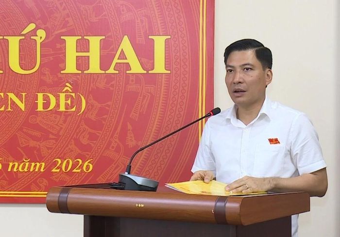 Bí thư Đảng ủy, Chủ tịch HĐND phường Hạc Thành Nguyễn Văn Biện phát biểu kết luận kỳ họp.