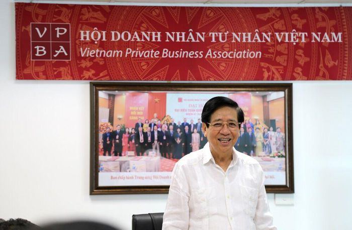 PGS.TS Nguyễn Trọng Điều, Chủ tịch Hội Doanh nhân Tư nhân Việt Nam phát biểu tại buổi lễ.