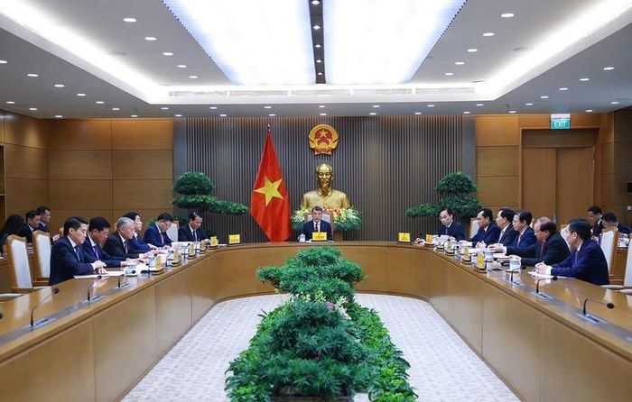 Thủ tướng Lê Minh Hưng cũng mong muốn hai bên mở rộng hơn nữa hợp tác khoa học công nghệ, giáo dục, đào tạo nhân lực chất lượng cao, y tế, nhất là y dược học cổ truyền; đẩy mạnh hợp tác văn hóa, du lịch... - Ảnh: VGP