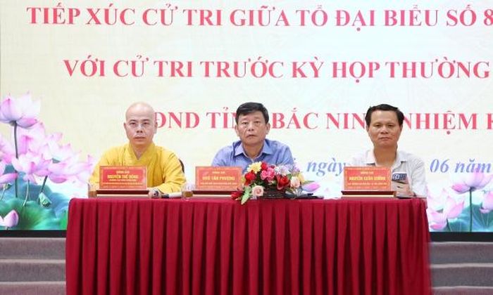 Đại biểu Tổ đại biểu số 8 HĐND tỉnh tiếp xúc cử tri phường Trí Quả.