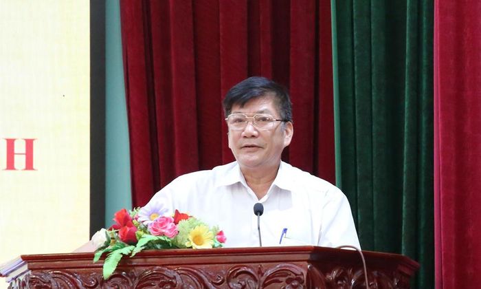 Cử tri tổ dân phố Đại Tự nêu ý kiến tại hội nghị.