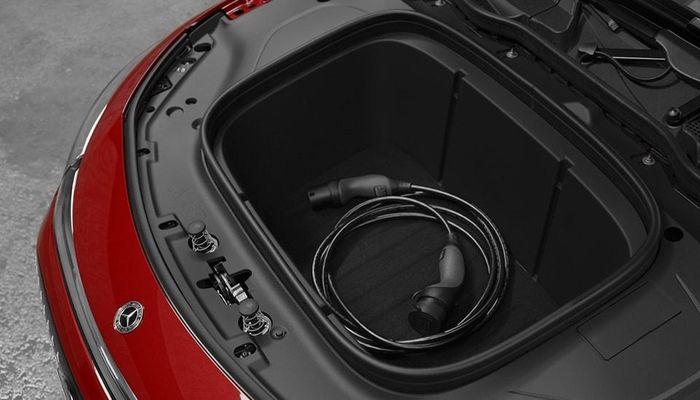 Xe có khoang chứa đồ phía trước (frunk) với dung tích tối đa lên tới 101 lít.