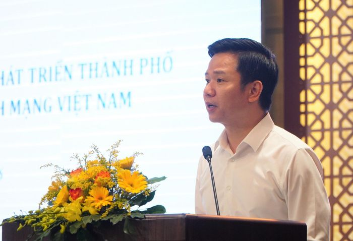 Nhà báo Đoàn Xuân Hiếu, Giám đốc Báo và phát thanh, truyền hình Đà Nẵng, Chủ tịch Hội Nhà báo thành phố phát biểu ý kiến. Ảnh: TÂM ĐAN