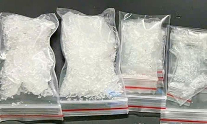 Tang vật ma túy đá bị lực lượng Bộ đội Biên phòng thành phố Đà Nẵng thu giữ trong vụ án. Ảnh: BÁ VĨNH