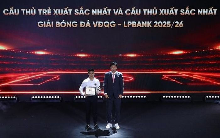 Quang Hải được vinh danh tại V-League Awards 2026.