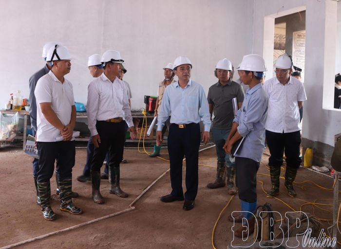 Phó Chủ tịch UBND tỉnh Nguyễn Văn Đoạt kiểm tra tiến độ công trình Trường PTNT liên cấp TH&THCS xã Quảng Lâm.