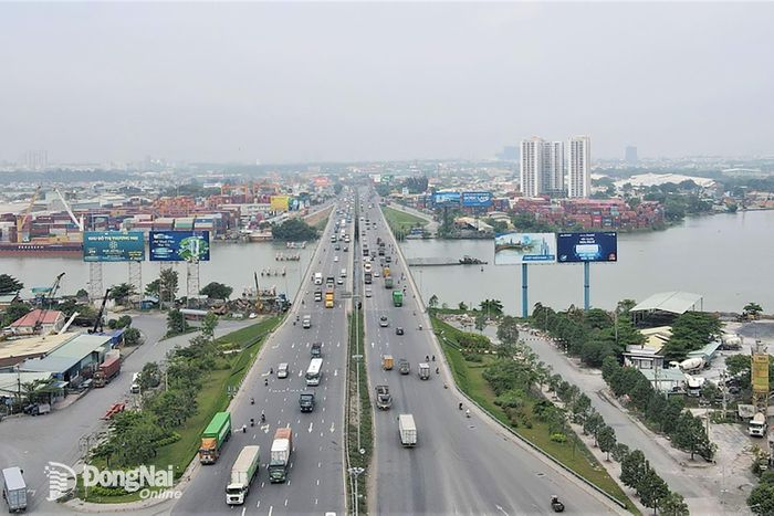 Việc đầu tư, nâng cấp cầu Đồng Nai 1 đảm bảo về tĩnh không thông thuyền phù hợp với hiện trạng khai thác tuyến luồng và nhu cầu phát triển phương tiện vận tải thủy. Ảnh: tư liệu
