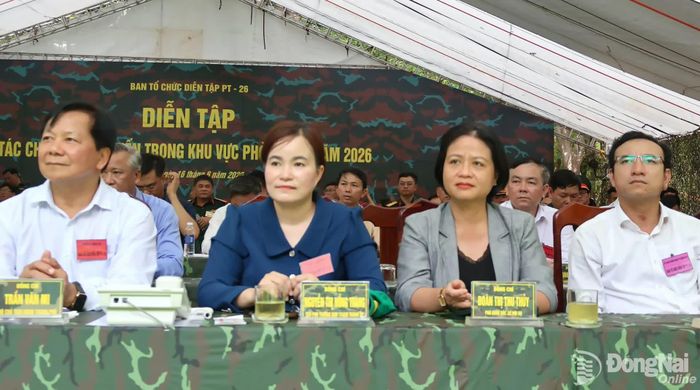 Các đại biểu tham quan diễn tập thực địa chiều 15-6. Ảnh: Nguyệt Hà