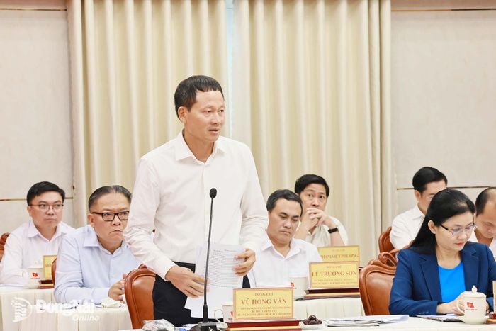 Đồng chí Vũ Hồng Văn, Ủy viên Trung ương Đảng, Bí thư Thành ủy, Trưởng đoàn Đại biểu Quốc hội thành phố Đồng Nai phát biểu tại buổi làm việc. Ảnh: Công Nghĩa