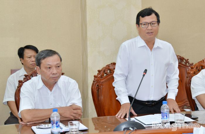 Giám đốc Ban Quản lý dự án đầu tư xây dựng công trình nông nghiệp và phát triển nông thôn tỉnh Đồng Tháp Nguyễn Đàm Thanh Tuyến phát biểu ý kiến.