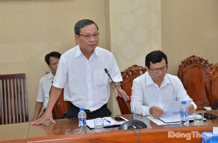 Giám đốc Ban Quản lý dự án đầu tư xây dựng công trình giao thông tỉnh Đồng Tháp Trần Minh Trung phát biểu ý kiến.