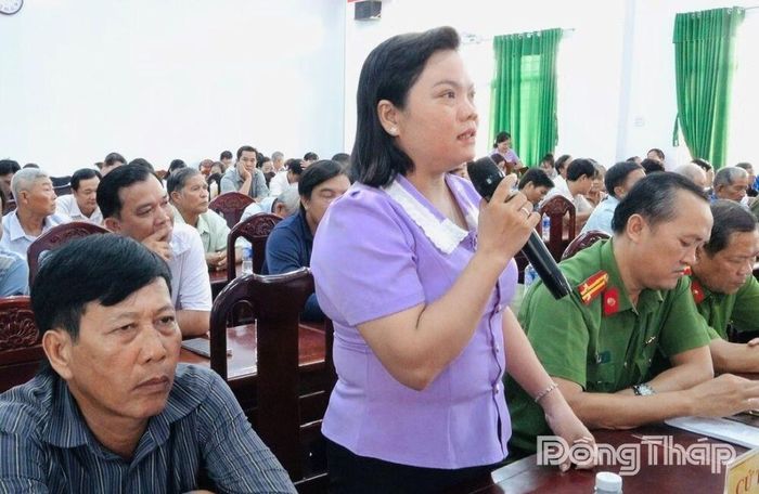 Cử tri xã An Hòa kiến nghị các vấn đề liên quan đến hạ tầng giao thông, thủy lợi và phát triển sản xuất nông nghiệp.