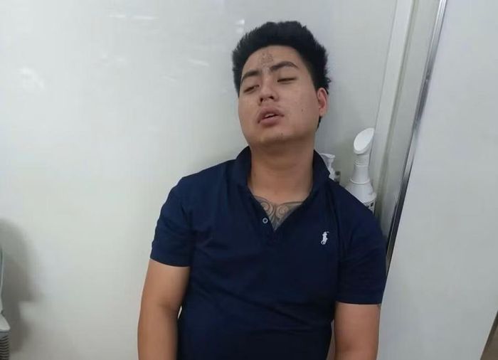  Đối tượng Huy đã được khống chế đưa đến Bệnh viện Tâm thần kinh Pleiku. Ảnh: ĐVCC 