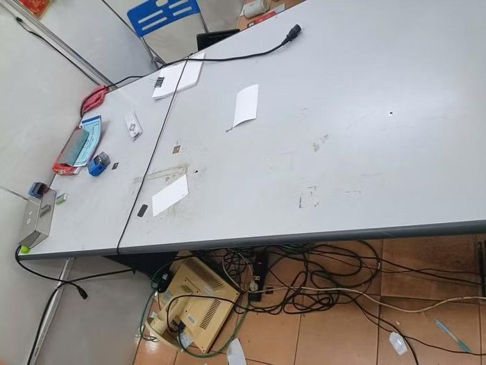  Máy móc trong phòng khám của Trung tâm Y tế Pleiku bị đập phá. Ảnh: ĐVCC 