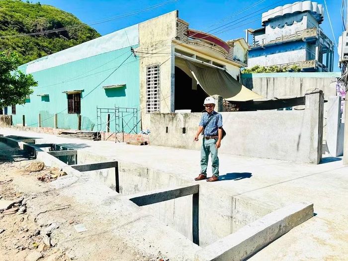 Hệ thống mương thoát nước thuộc dự án tường chắn khắc phục sạt lở núi khu vực Hải Minh ngoài (phường Quy Nhơn). Ảnh: H.T
