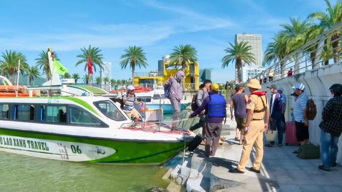 Việc đưa vào sử dụng vị trí đón trả khách mới sẽ nâng cao chất lượng phục vụ, tạo thuận lợi cho du khách trong quá trình di chuyển ra xã Nhơn Châu. Ảnh: Nhật Trường