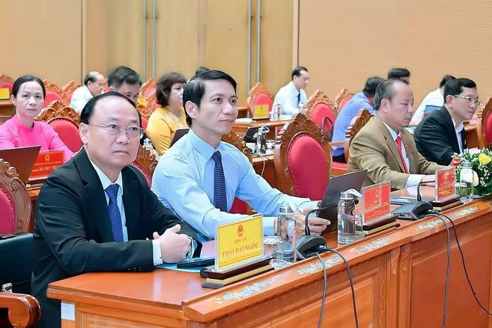 Bí thư Tỉnh ủy Thái Đại Ngọc (bên trái) và các đồng chí Thường trực Tỉnh ủy dự kỳ họp. Ảnh: Đức Thụy