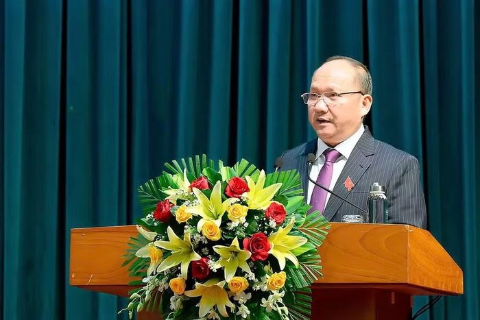 Chủ tịch HĐND tỉnh Rah Lan Chung phát biểu bế mạc kỳ họp. Ảnh: Đức Thụy
