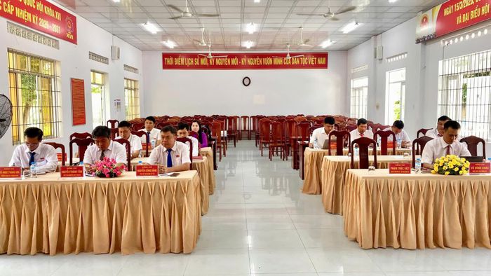 Các đại biểu tham dự kỳ họp.