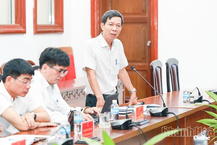 Lãnh đạo UBND phường Nam Nha Trang phát biểu ý kiến liên quan đến vụ việc ở lĩnh vực đất đai.