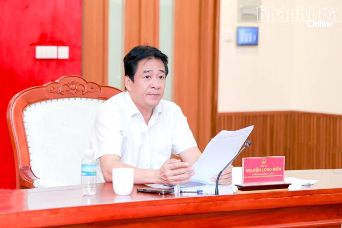 Đồng chí Nguyễn Long Biên phát biểu tại cuộc họp.