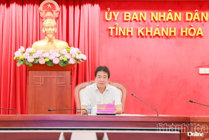 Đồng chí Nguyễn Long Biên phát biểu tại cuộc họp.