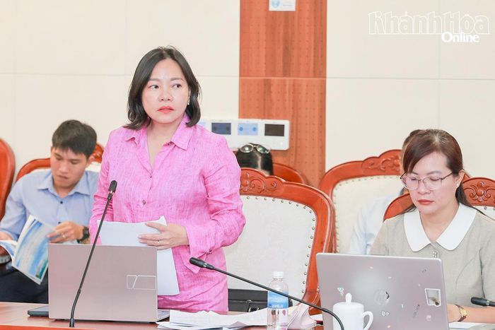 Lãnh đạo Sở Văn hóa, Thể thao và Du lịch báo cáo tiến độ công tác chuẩn bị cho Ngày hội Văn hóa dân tộc Chăm lần thứ VI.