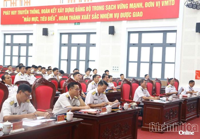 Các đại biểu tham dự hội nghị.