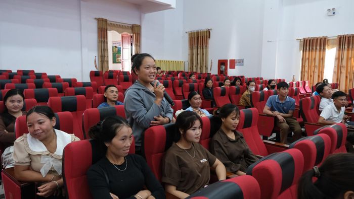 Hội viên phụ nữ tham gia ý kiến tại hội nghị.
