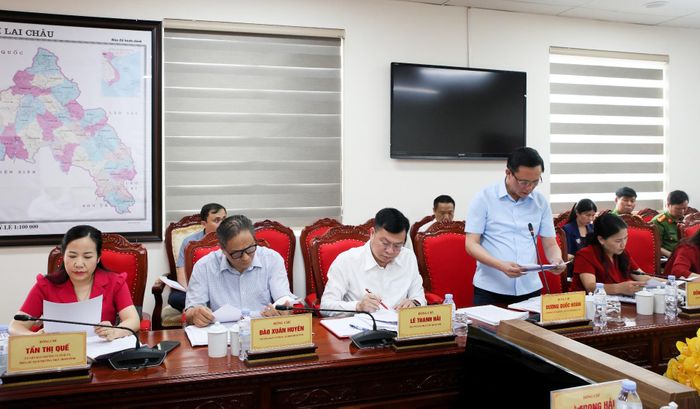 Đại biểu dự phiên họp. 