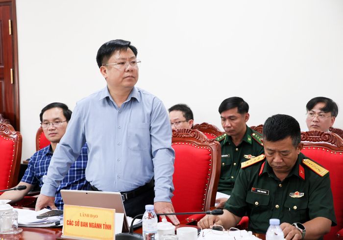 Lãnh đạo Sở Văn hóa, Thể thao và Du lịch phát biểu ý kiến tại phiên họp. 