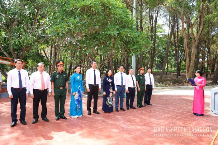 Đoàn đại biểu tỉnh Lạng Sơn dâng hương tại khu mộ các liệt sĩ tỉnh Lạng Sơn, Nghĩa trang liệt sĩ quốc gia Trường Sơn