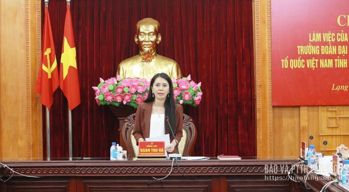 Đồng chí Đoàn Thu Hà, Phó Bí thư Tỉnh ủy, Trưởng Đoàn đại biểu Quốc hội tỉnh, Chủ tịch Ủy ban MTTQ Việt Nam tỉnh phát biểu kết luận
