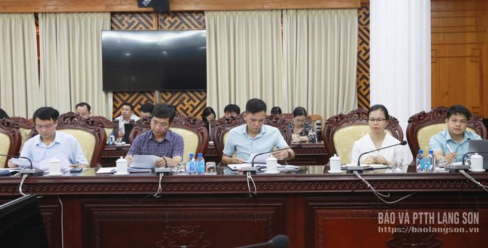 Các đại biểu dự buổi làm việc