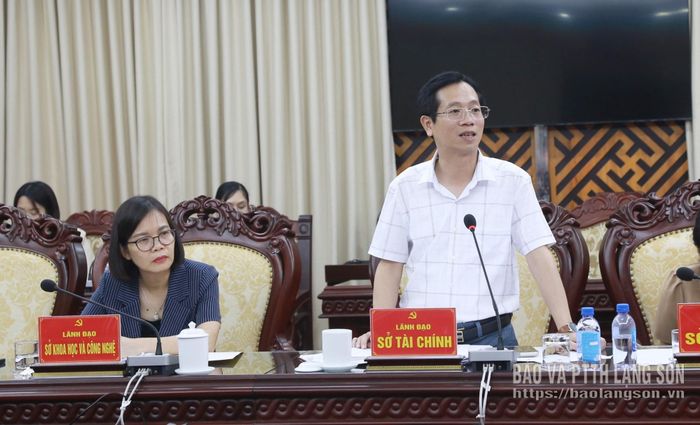 Lãnh đạo Sở Tài chính phát biểu thảo luận tại buổi làm việc